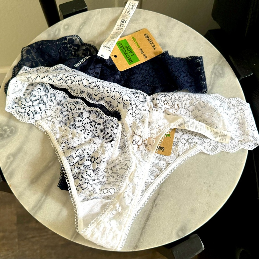 Tezenis Thongs Black & white bundle